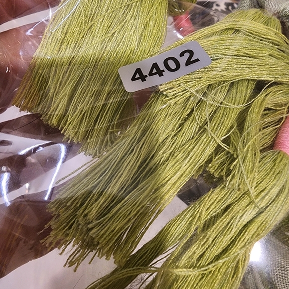 BCBGENERATION Large Green Graphic Wrap Scarf  Beachy Cover all - Picture 9 of 9